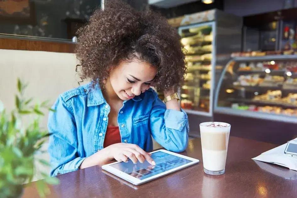 Como os idosos podem ganhar dinheiro na internet de forma fácil